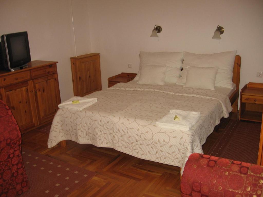 Hotel Mater Salvatoris House Gödöllő Zimmer foto